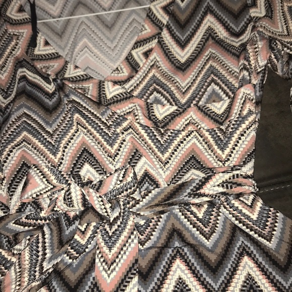 Sexy faux Wrapped knee length designed dress - Picture 5 of 7